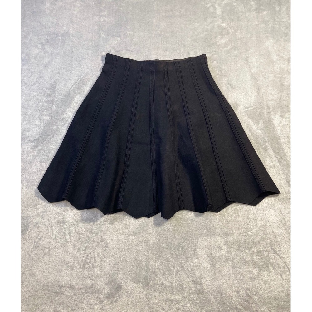 Essentials Sioni Knit Skirt Womens Medium Black Excellent Scalloped Pleated